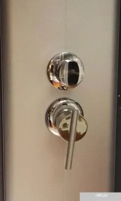 Coliseum TM 80 80x80 (белый/матовое стекло)