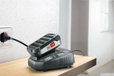 Bosch 1600A00K1P (18В/2.5 Ah + 14.4-18В)