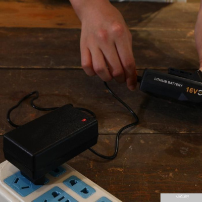 Deko DC16V 065-1030 (18В)