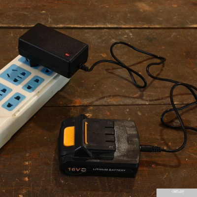 Deko DC16V 065-1030 (18В)