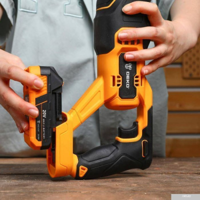 Deko BL1820B (20В/2.0 Ач)