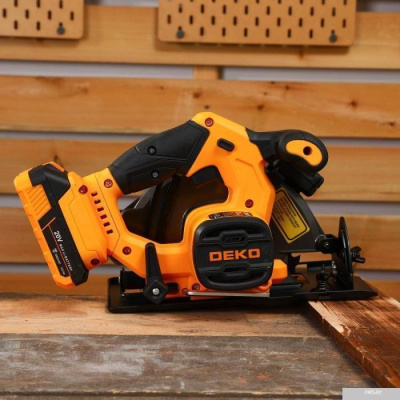 Deko BL1820B (20В/2.0 Ач)